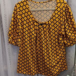 Women’s Mustard Geometric Print Short Sleeve Top